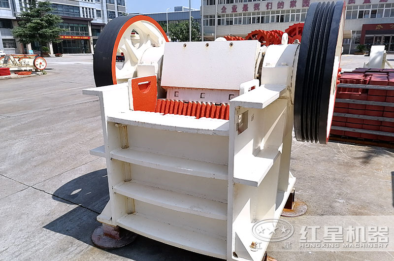 250x1000細(xì)顎破碎機產(chǎn)量多少？配多大電機？