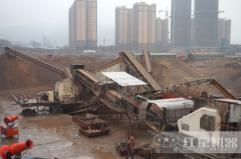 大型城市建筑垃圾粉碎機處理現(xiàn)場