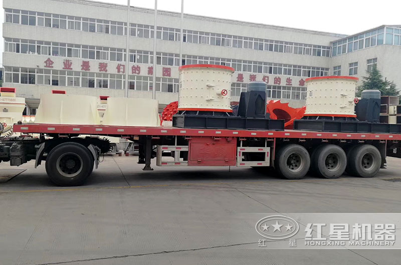 客戶訂購(gòu)的立式破碎機(jī)裝車現(xiàn)場(chǎng)